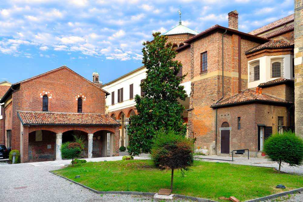 El exterior de la basílica de San Ambrosio