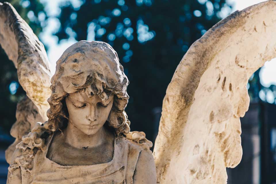 La estatua del ángel es una de las más fotografiadas del cementerio monumental.