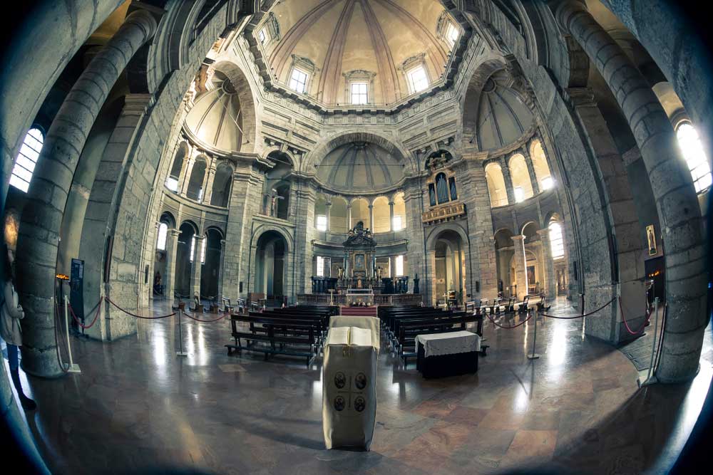 El interior de la basílica de San Lorenzo