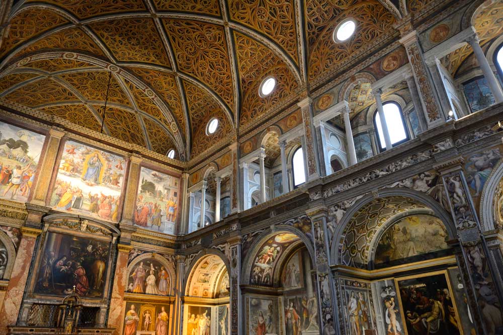 El interior de la iglesia de San Maurizio revela todo su esplendor.