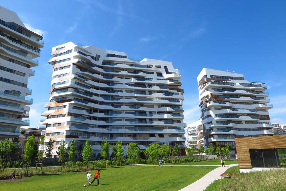 El parque de vida urbana atrae a muchos milaneses y turistas, especialmente en los días soleados.